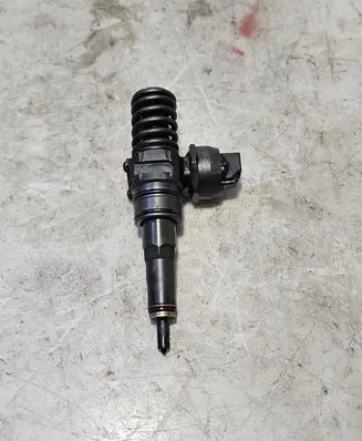 Skoda Fabia Mk1 (6Y) Fuel injector 038130073AG 0414720215
