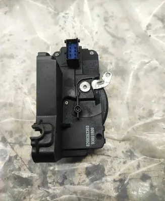 Loading door lock
