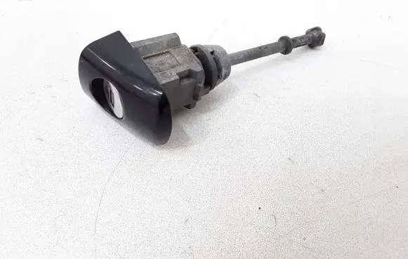Peugeot 308 Front door lock (next to the handle) 