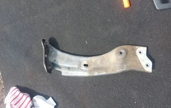 Skoda Superb B8 (3V) Fender mounting bracket 3V0821142