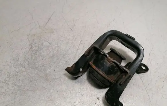 Toyota Corolla Verso E121 Engine mount bracket
