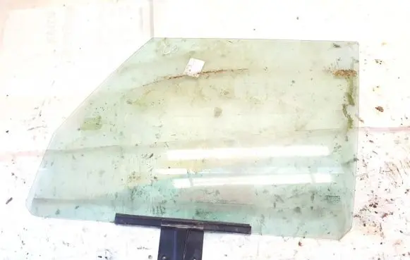 Rear door window glass