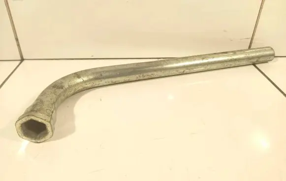 Skoda Yeti (5L) Wheel nut wrench 4D0012219A