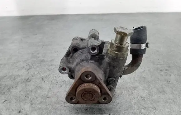 Volkswagen PASSAT B5.5 Power steering pump 8D0145177Q