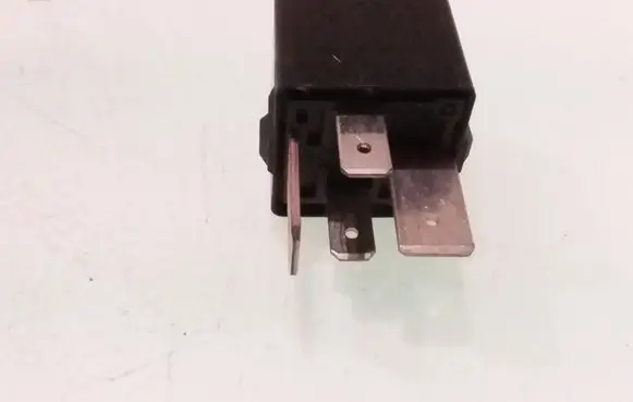 Volkswagen PASSAT B6 Other relay 1K0951253A V23134J52X430