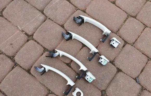 Volkswagen Jetta VI Front door exterior handle 31TYS