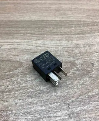 Volkswagen PASSAT B5 Other relay 8Z0951253 395