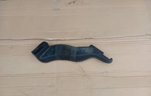Audi A4 S4 B5 8D Air intake duct part 8d0129617b 8d0129617 058129617a