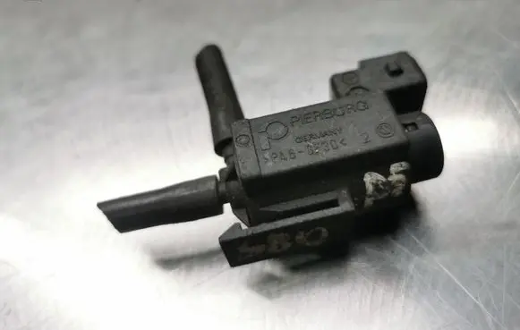 Volvo S80 Turbo solenoid valve 72224010