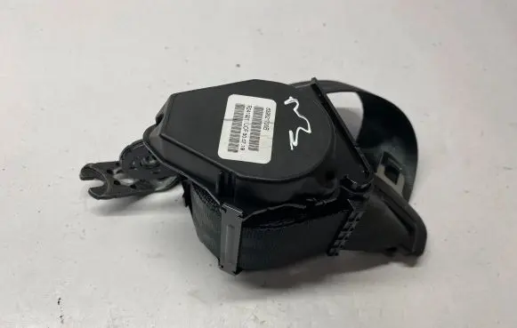 Volkswagen Jetta VII Rear seatbelt 639521700B