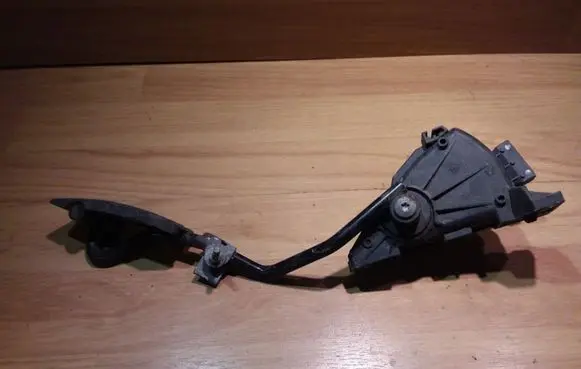 Nissan Primera Accelerator throttle pedal 18002AU410