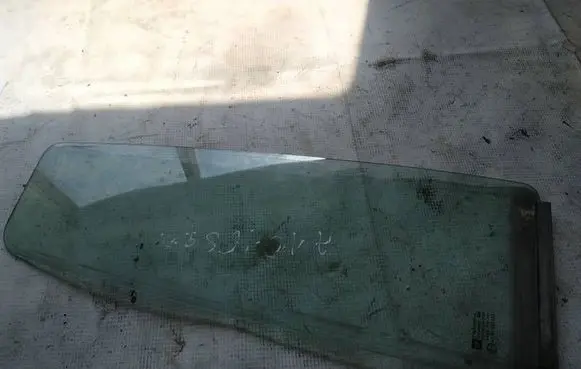 Opel Zafira A Rear vent window glass as2