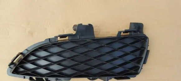 Mazda 3 I Front bumper lower grill BP4K50C21