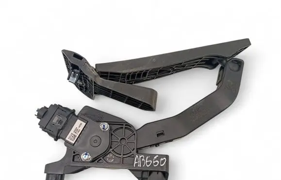 KIA Carens III Accelerator throttle pedal 351904A700