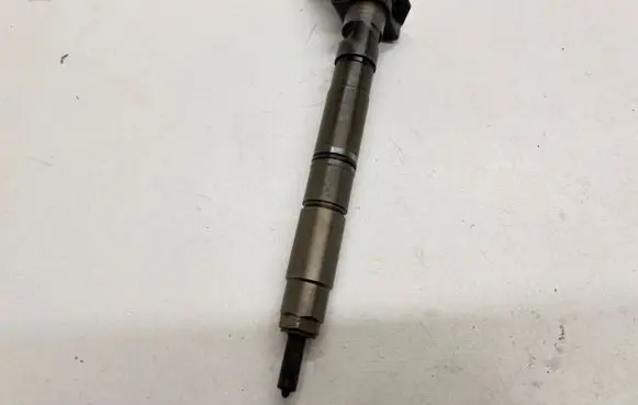 Audi A8 S8 D3 4E Fuel injector 057130277AG