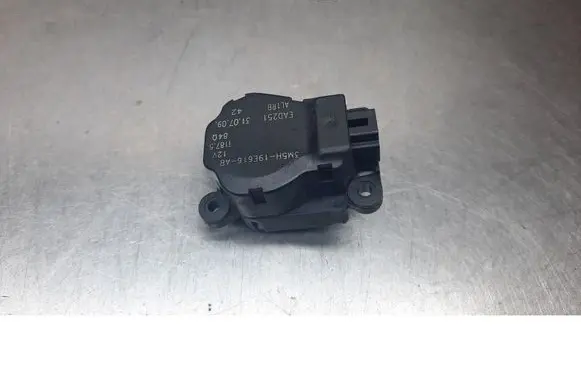 Ford Focus C-MAX Coolant heater control valve 3M5H-19E616-AB