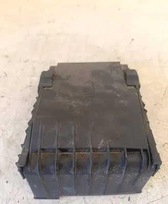Volkswagen PASSAT B6 Fuse box cover 1K0937132F