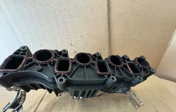 Volkswagen Transporter - Caravelle T5 Intake manifold 1040363S01 10440363S01