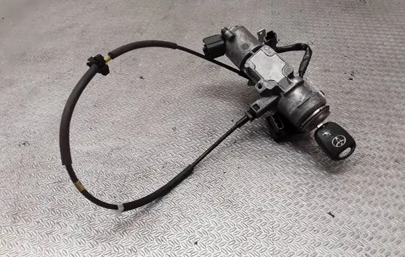 Toyota Avensis T250 Ignition lock N0501517