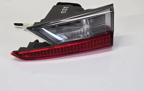 Tailgate rear/tail lights