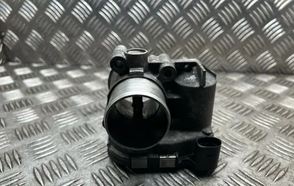Opel Vivaro Throttle valve 8200330810
