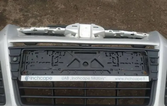 Ford Focus Front bumper lower grill