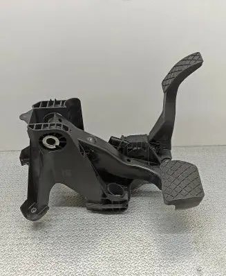Volkswagen Passat Alltrack Pedal assembly 5Q1723058CK 5Q1723503K