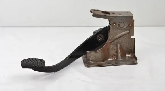 Chrysler Sebring (JS) Brake pedal 