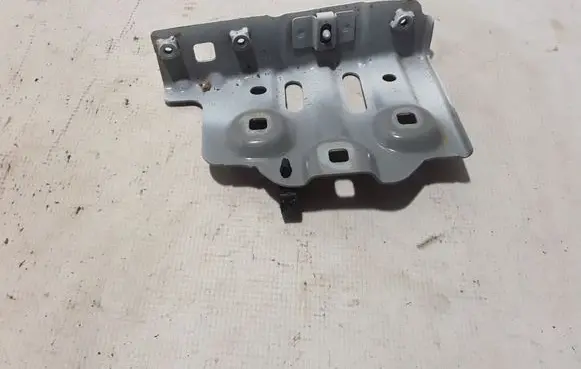 Renault Espace VI Fender mounting bracket 631220027R