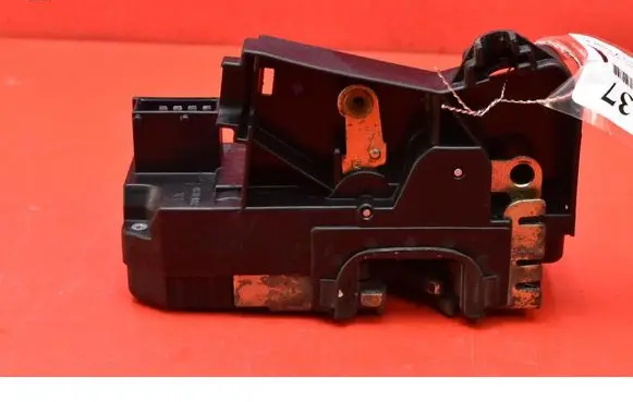 Opel Astra G Front door lock 90561151AS