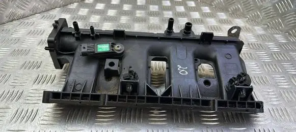 Nissan Pulsar Intake manifold 140030983R 0281002997