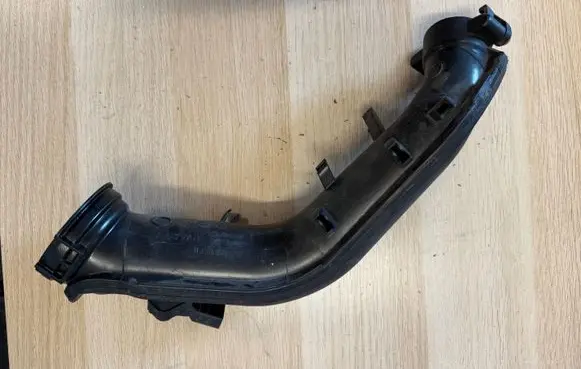Volkswagen PASSAT B6 Intercooler hose/pipe 03C145673H