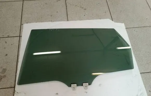 Mazda CX-9 Rear door window glass