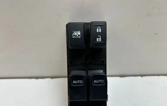 Toyota GT 86 Electric window control switch 83071CA010