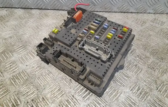 Volvo XC90 Fuse module 30786646 28080156