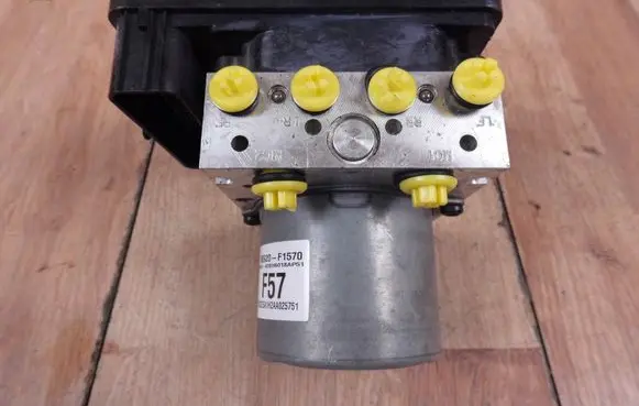 Hyundai Tucson TL ABS Pump 58920F1570 BE6008AP04