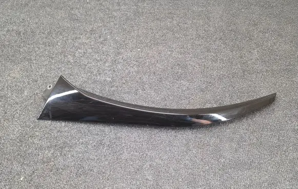 Maserati Levante Tailgate trim 670111581