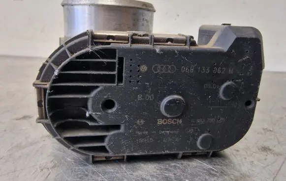 Volkswagen PASSAT B5.5 Throttle valve 06B133062M