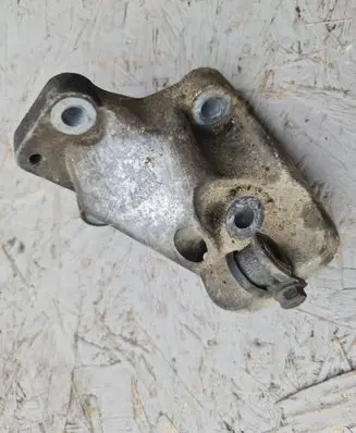 Volvo V70 Engine mounting bracket 8634123