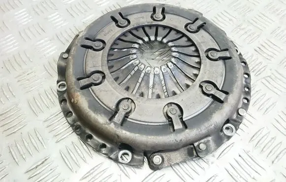 Volkswagen PASSAT B5.5 Pressure plate 06B141117C