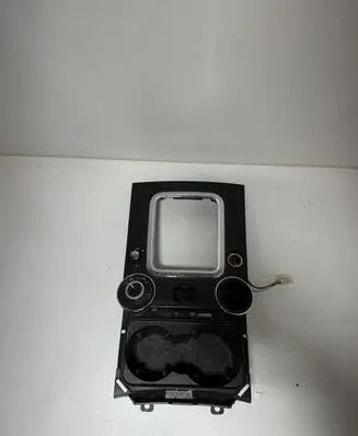 Volkswagen Touareg I Center console 