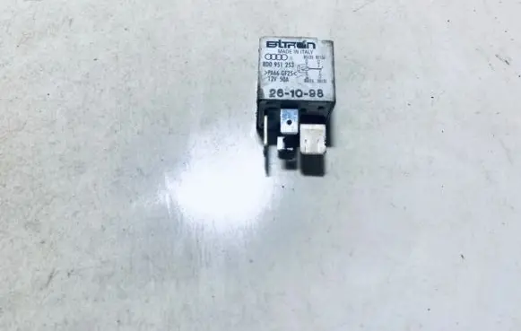 Volkswagen PASSAT B5 Other relay 8D0951253