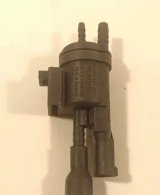 Mercedes-Benz E C207 W207 Valve vacuum 0025401497