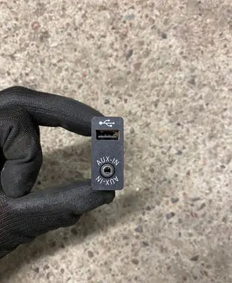 BMW 5 F10 F11 AUX in-socket connector 9237653