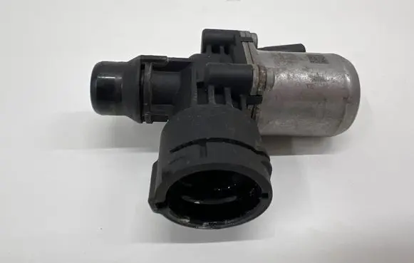 BMW 5 G30 G31 G38 Coolant heater control valve 8689694