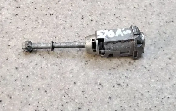 Citroen C5 Aircross Coupe door lock (next to the handle) 