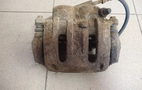 Mercedes-Benz Vito Viano W639 Front brake caliper