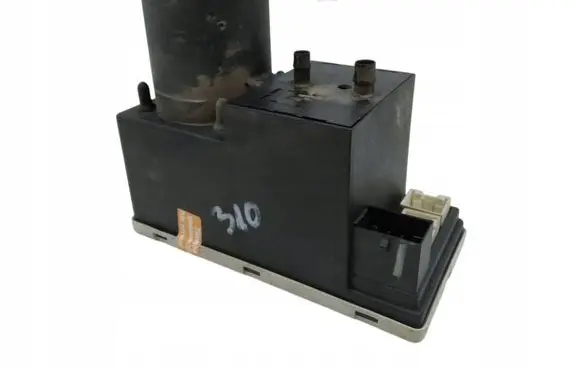 Audi A4 S4 B5 8D Central locking vacuum pump 8D0862257C