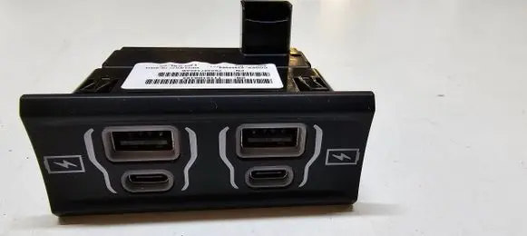Jeep Grand Cherokee WL USB socket connector P68487349AB