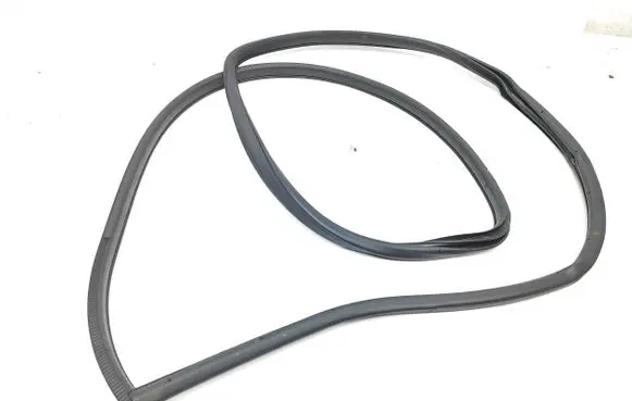Nissan Murano Z52 Rear door rubber seal (on body) 